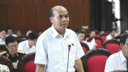 “Tiền bạc, tình cảm đi vào, công lý sẽ cắp cặp ra đi“?